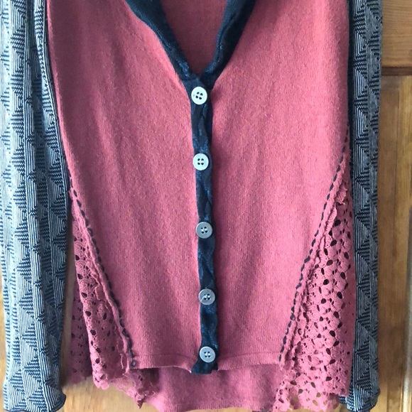 Sweater - Picture 4 of 4